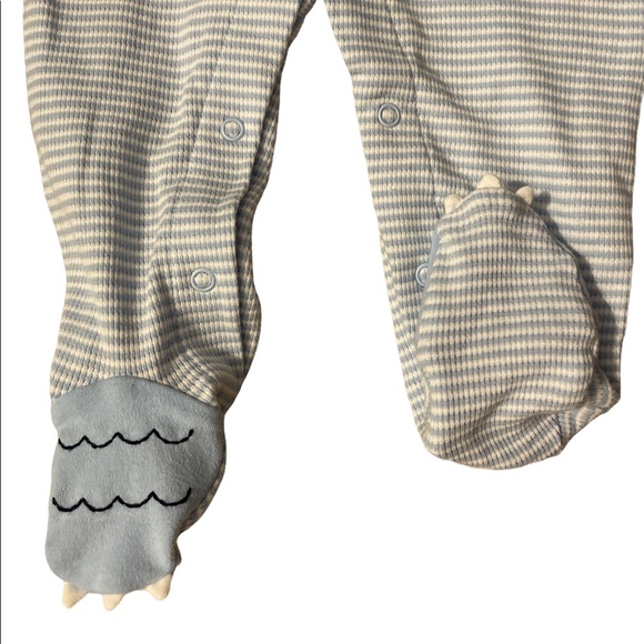 🟣2/$10 NWT super cute striped dinosaur sleep and play - Picture 2 of 3